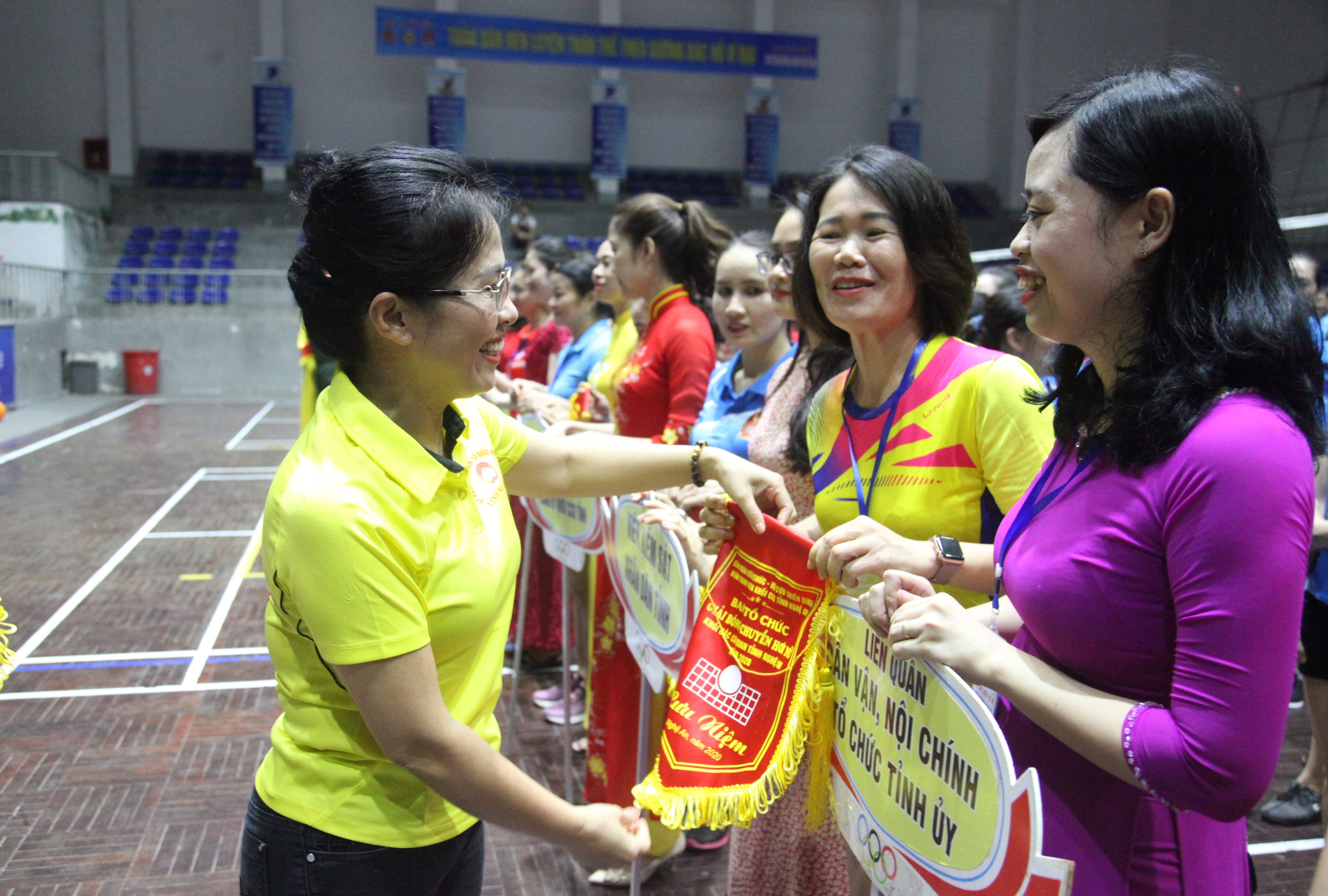 Khai mạc giải bóng chuyền hơi nữ  cán bộ, công chức, viên chức và lao động tỉnh Nghệ An lần thứ hai năm 2020